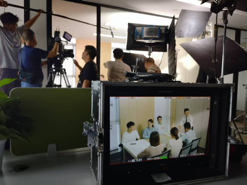 涧西区TVC拍摄公司：科技产品视觉化大师，诠释未来感与功能美学