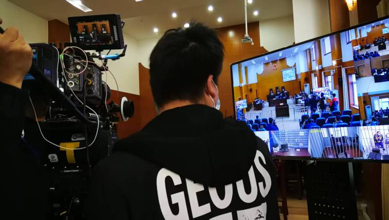 AI生成VS人工创意——涧西区广告片拍摄公司的技术浪漫主义实践